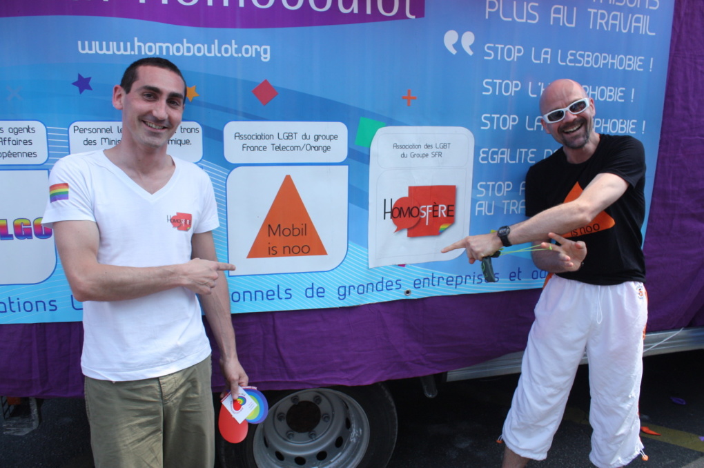 HomoSFèRe était présente à la  marche des Fiertés 2010 de Paris avec le Collectif Homoboulot.