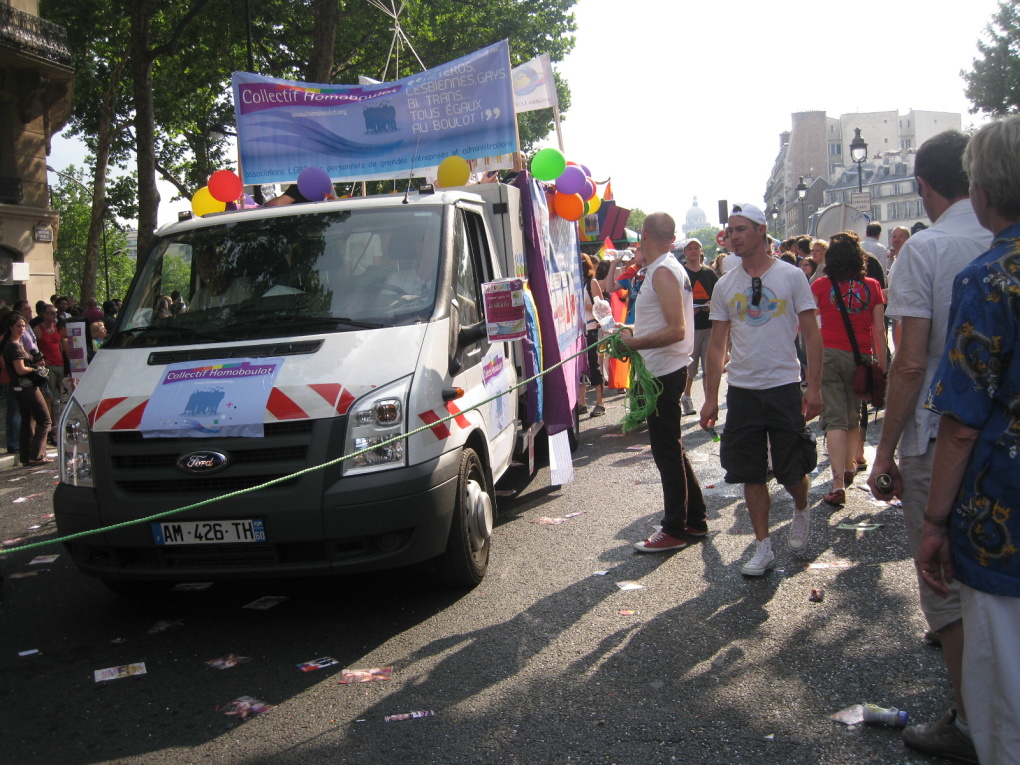 HomoSFèRe était présente à la  marche des Fiertés 2010 de Paris avec le Collectif Homoboulot.